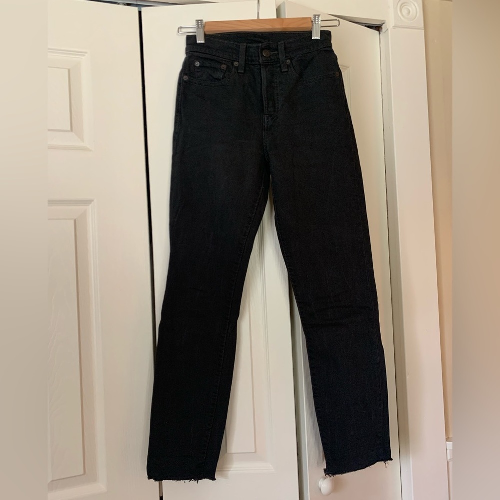 Levi’s Gray Wedgie Straight, 24